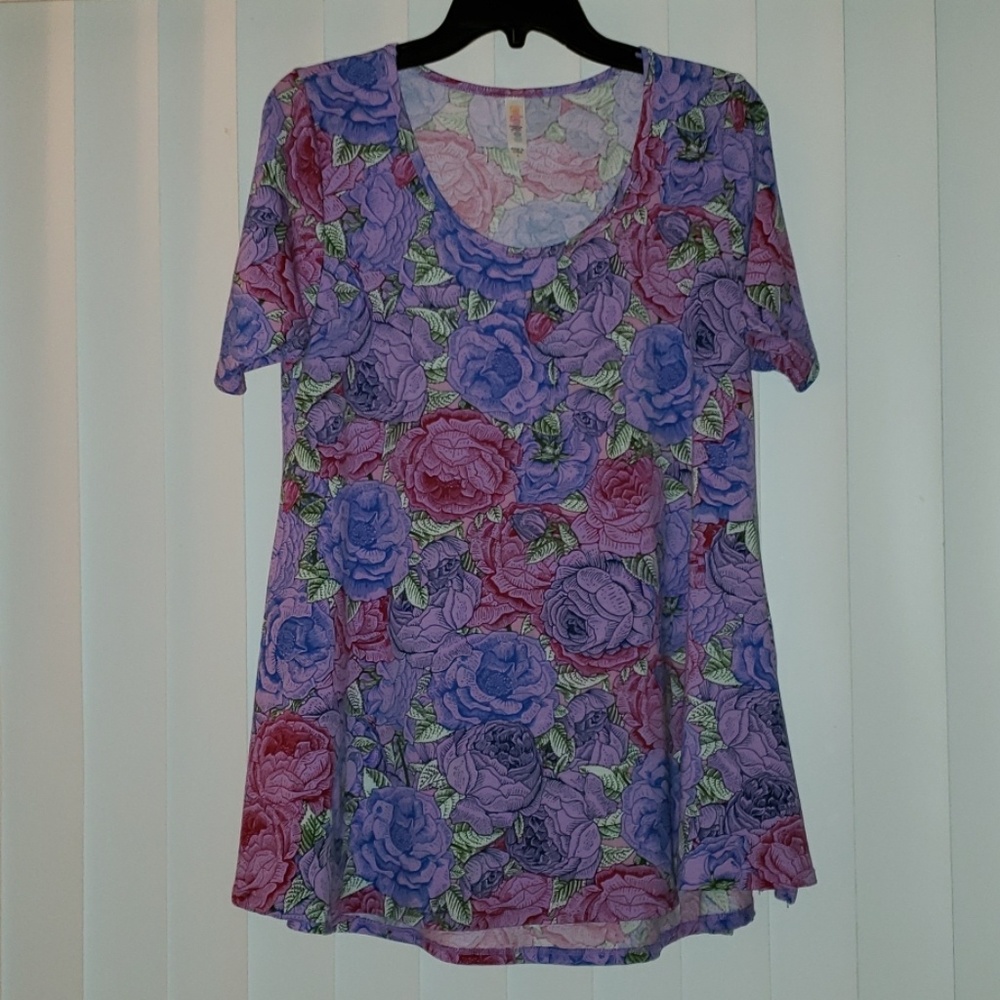 NWOT♡ LULARUE PERFECT TEE S